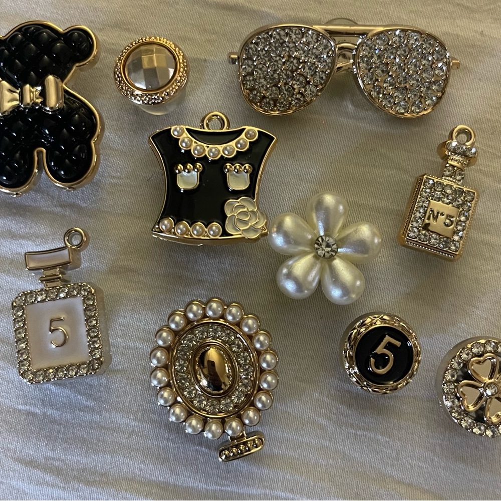 (10)Designer Inspired Croc Pendants - Picture 2 of 8
